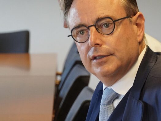 c00b3f07-1a06-4c20-9520-76c223fb2d3d